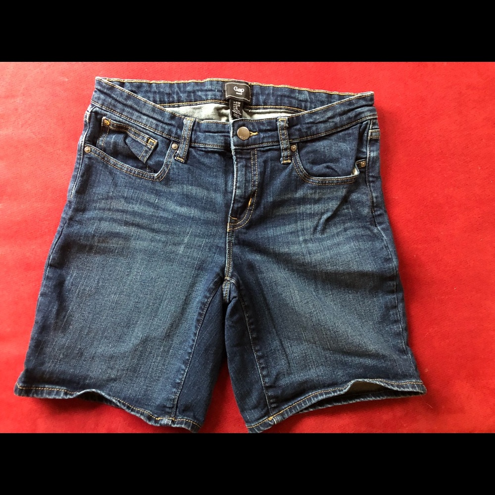 Gap size 6 Jean shorts